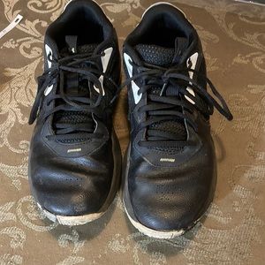 Used men’s snickers size 9.5 by under armour